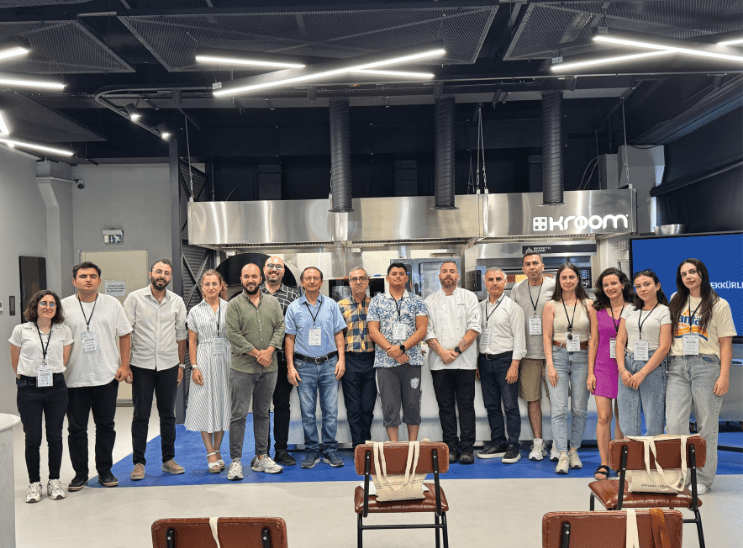 kroom-insight-lk-ogrenci-bulusmasiyla-gelecegin-seflerine-lham-verdik